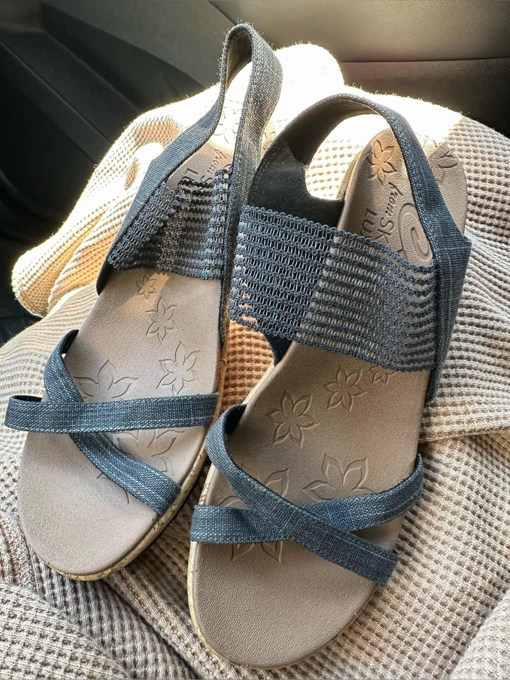Skechers Luxe Foam Wedge Sandals New No Tag